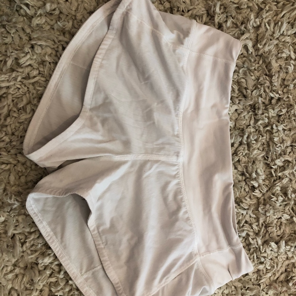 white lululemon speed up shorts. SMALL STAIN 🤍🤍